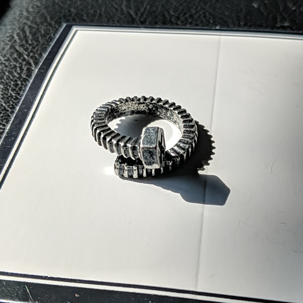 Unisex Twisted Screw Novelty Ring sz8